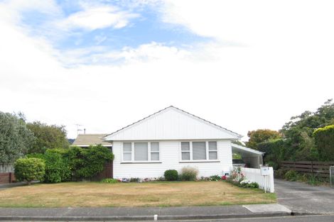 Photo of property in 17 Whirinaki Crescent, Heretaunga, Upper Hutt, 5018