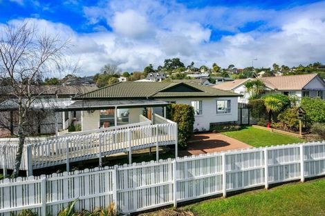 Photo of property in 74 Barbados Drive, Unsworth Heights, Auckland, 0632