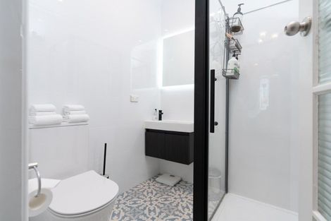 Photo of property in 10 Burnell Avenue, Thorndon, Wellington, 6011