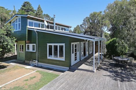 Photo of property in 4 Tasman Avenue, Henderson Valley, Auckland, 0614