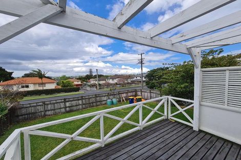 Photo of property in 3 Links Road, New Lynn, Auckland, 0600