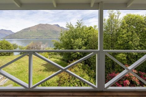 Photo of property in 78 Cedar Drive, Kelvin Heights, Queenstown, 9300