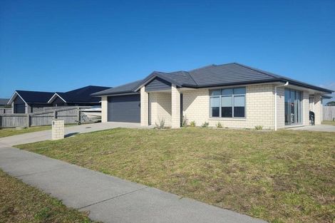 Photo of property in 23 Saint Michael Crescent, One Tree Point, 0118