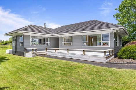 Photo of property in 113 Boord Crescent, Kumeu, 0891