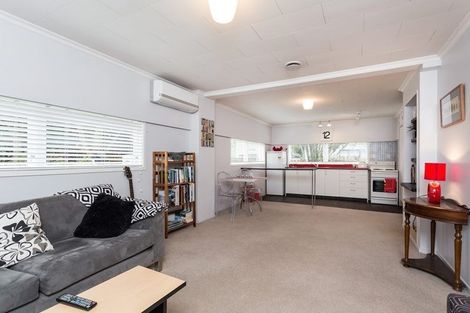 Photo of property in 2 Colwill Road, Massey, Auckland, 0614