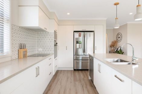 Photo of property in 16 Cassinia Close, Papamoa Beach, Papamoa, 3118