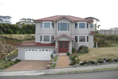 Photo of property in 34 Tamworth Crescent, Newlands, Wellington, 6037