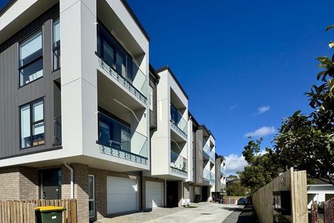 Photo of property in 523f Pakuranga Road, Howick, Auckland, 2010