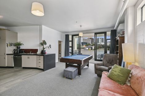 Photo of property in Endeavour Apartments, 18/125 Thorndon Quay, Pipitea, Wellington, 6011