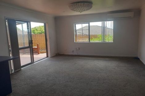 Photo of property in 18 Plumstead Rise, Glen Eden, Auckland, 0602