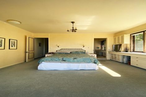 Photo of property in 18 Burford Place, Mellons Bay, Auckland, 2014