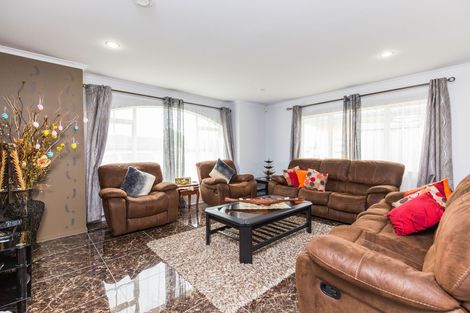 Photo of property in 10 Villino Place, Randwick Park, Auckland, 2105