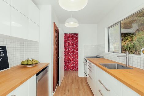 Photo of property in 16 Osmond Lane, Mount Pleasant, Christchurch, 8081