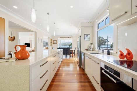 Photo of property in 90 Oriental Parade, Oriental Bay, Wellington, 6011