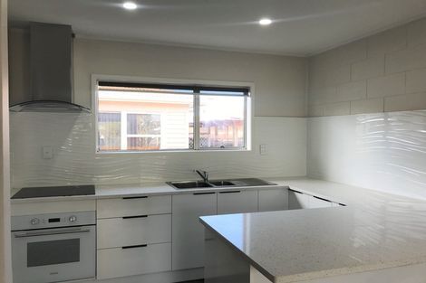 Photo of property in 3/94 Chivalry Road, Glenfield, Auckland, 0629