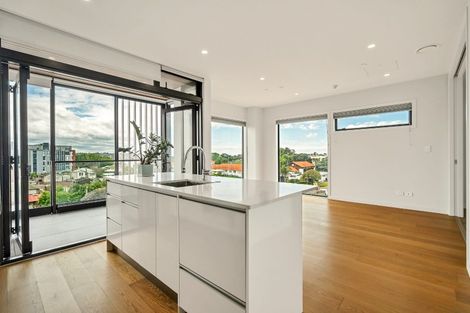 Photo of property in Frank Sargeson Apts, 403/74 Anzac Street, Takapuna, Auckland, 0622