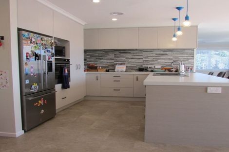 Photo of property in 208 Navigation Drive, Whitby, Porirua, 5024