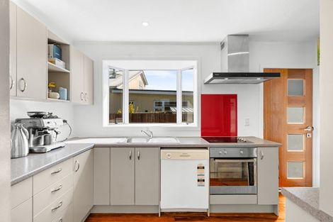 Photo of property in 15 Prestons Road, Redwood, Christchurch, 8051