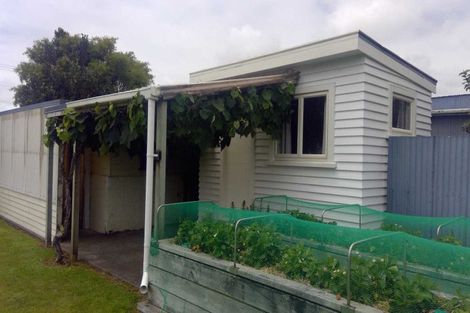 Photo of property in 18 Arthur Road, Paraite, New Plymouth, 4373