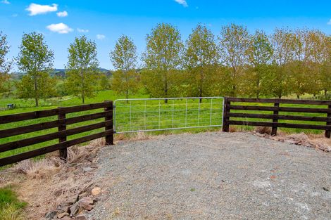 Photo of property in 54 Rangiora Road, Kaiwaka, 0573