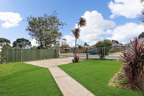 Photo of property in 6 Durham Street, Te Atatu Peninsula, Auckland, 0610
