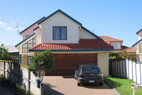 Photo of property in 1/12 Dunn Place, Farm Cove, Auckland, 2010