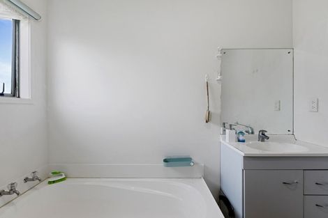 Photo of property in 24 Dovey Place, Massey, Auckland, 0614