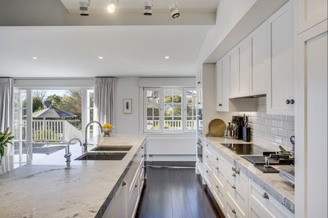 Photo of property in 59 Busby Hill, Havelock North, 4130