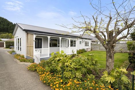 Photo of property in 52 Hinemoa Street, Paraparaumu, 5032