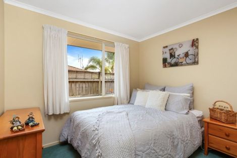 Photo of property in 35 Admirals Court Drive, Greenhithe, Auckland, 0632