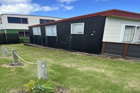 Photo of property in 1 First Avenue, Urenui, 4377