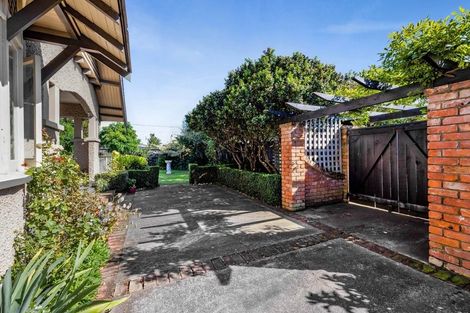 Photo of property in 70 Collins Street, Hawera, 4610