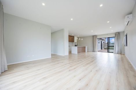 Photo of property in 15 Ropere Street, Kumeu, 0810