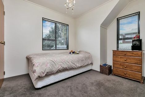 Photo of property in 1/1 Tern Place, Unsworth Heights, Auckland, 0632