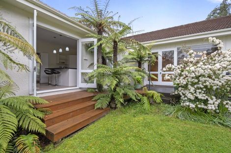 Photo of property in 5 Aokautere Drive, Fitzherbert, Palmerston North, 4410
