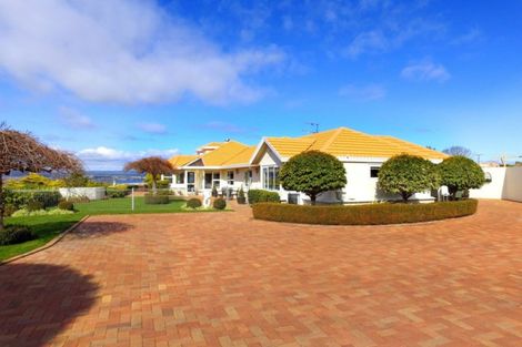 Photo of property in 2 Krissell Place, Acacia Bay, Taupo, 3330