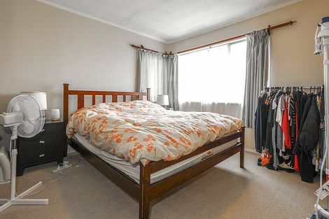 Photo of property in 2/12 Ballater Place, Highland Park, Auckland, 2010