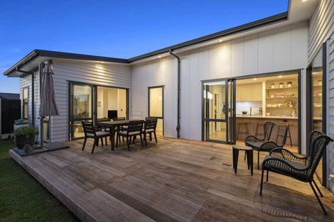 Photo of property in 10 Kenehi Road, Karaka, 2124