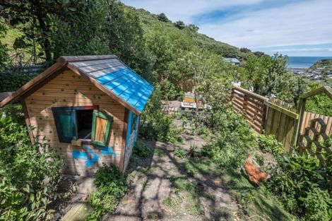 Photo of property in 175 Houghton Bay Road, Houghton Bay, Wellington, 6023