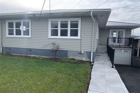 Photo of property in 22 Hobsonville Road, West Harbour, Auckland, 0618