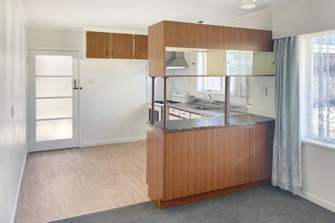 Photo of property in 2 Vera Road, Te Atatu South, Auckland, 0610