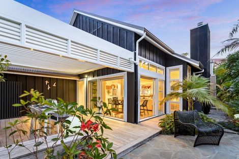 Photo of property in 16 Te Mana Street, Omaha, 0986