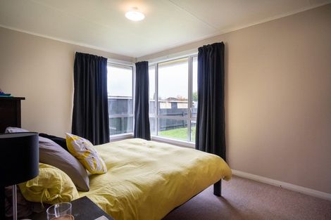 Photo of property in 12 Montrose Place, Takaro, Palmerston North, 4412