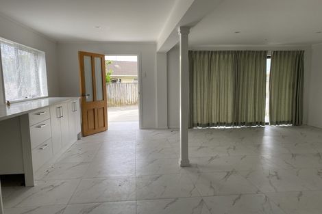 Photo of property in 103 Hutchinsons Road, Bucklands Beach, Auckland, 2014