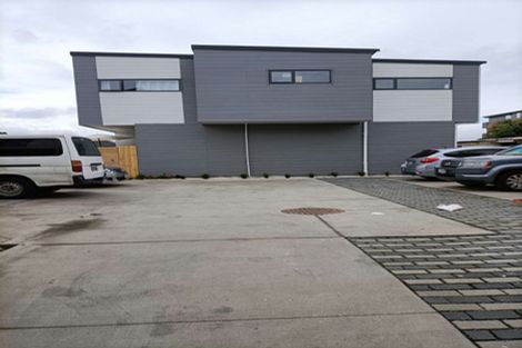 Photo of property in 13d Serjeant Street, Henderson, Auckland, 0612