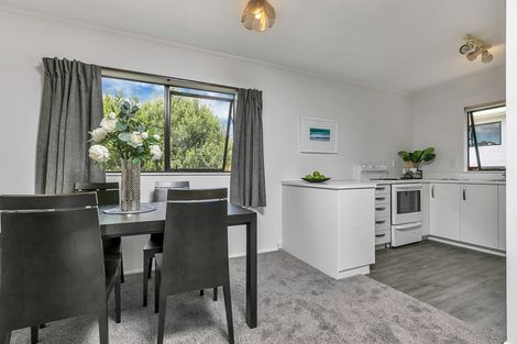 Photo of property in 2/19 Greenvalley Rise, Glenfield, Auckland, 0629