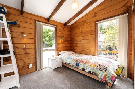 Photo of property in 27 Reynolds Place, Torbay, Auckland, 0630