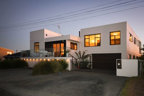 Photo of property in 8 Roore Street, Foxton Beach, Foxton, 4815