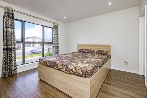 Photo of property in 18 Survila Street, Takanini, 2110