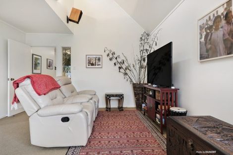 Photo of property in 16 Garden Road, Northland, Wellington, 6012